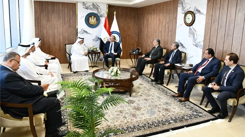 وزير البترول يعقد لقاءات مع شركاء الاستثمار في إنتاج البترول والغاز