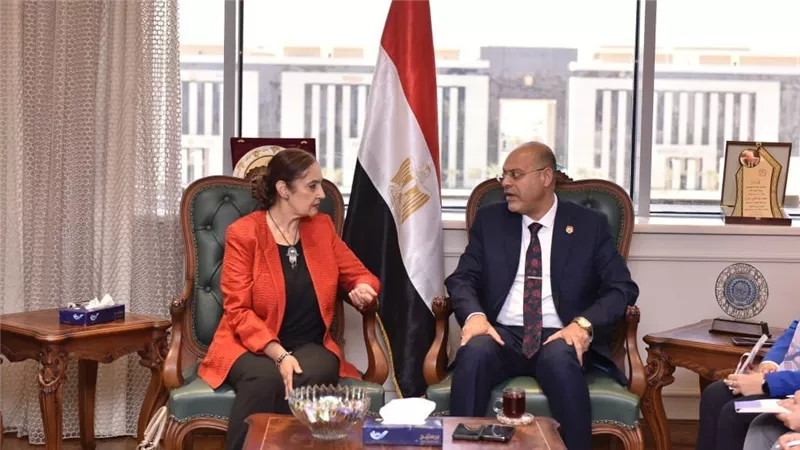 وزير العمل يلتقى السفيرة نائلة جبر لبحث ملفات مشتركة