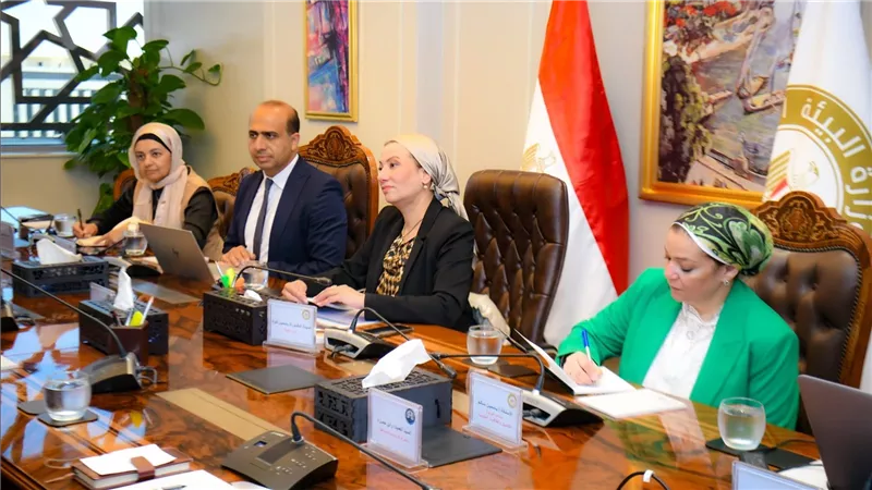فؤاد تعقد اجتماعاً موسعاً مع محافظ الإسماعيلية لبحث آليات تطوير منظومة المخلفات
