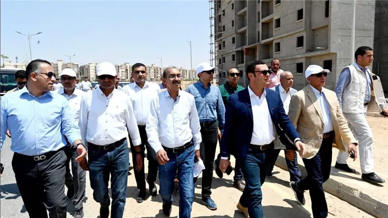 وزير الإسكان يتفقد موقف تنفيذ الوحدات السكنية للموظفين المنتقلين للعاصمة الإدارية بمنطقة 