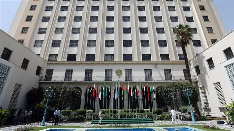 الجامعة العربية تدين انتهاكات وجرائم الاحتلال بحق الأسرى والمعتقلين