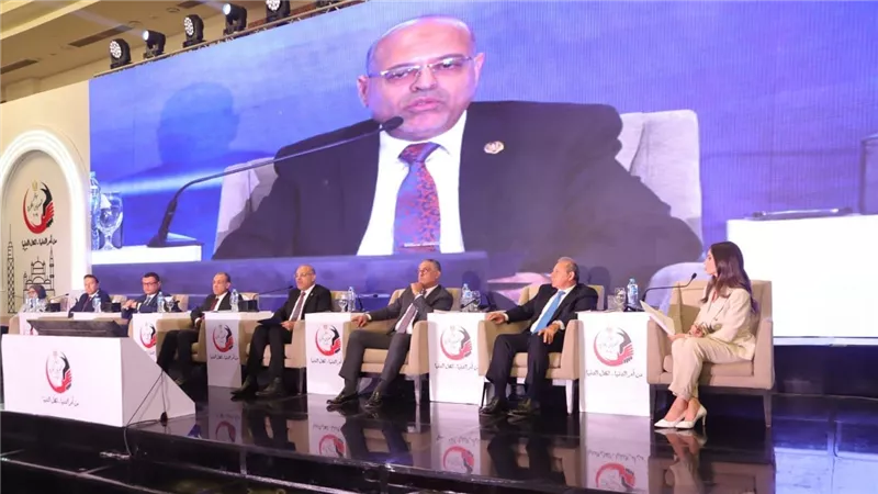 وزير العمل: حريصون على  بناء العامل المصرى وتأهيله ليواكب المناخ الاستثماري الجديد