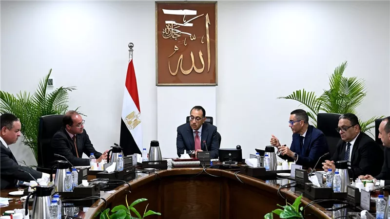 رئيس الوزراء يتابع عمل منظومة التسجيل المسبق للشحنات 