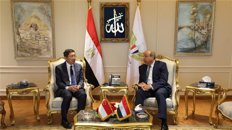 وزير الطيران المدني يستقبل السفير السنغافوري بمقر الوزارة بالعاصمة الإدارية الجديدة 