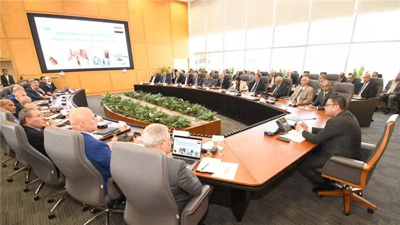 وزير الإسكان يصدر حزمة من التوجيهات والتكليفات لمسئولى الشركة 