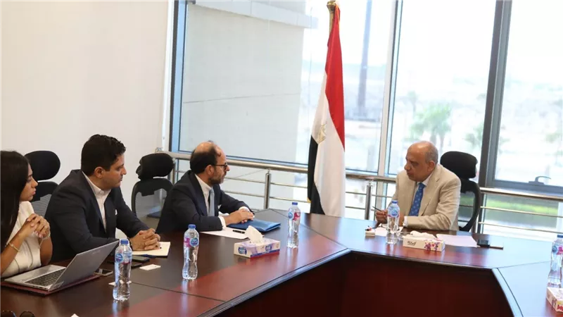 وزير الكهرباء يبحث مع وفد بنك الاستثمار الأوروبى دعم وتعزيز فرص التعاون فى مختلف المجالات