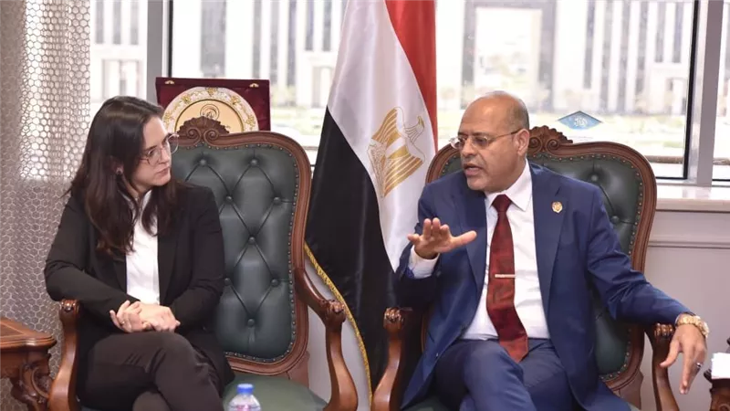 وزير العمل يستقبل وفدًا من 