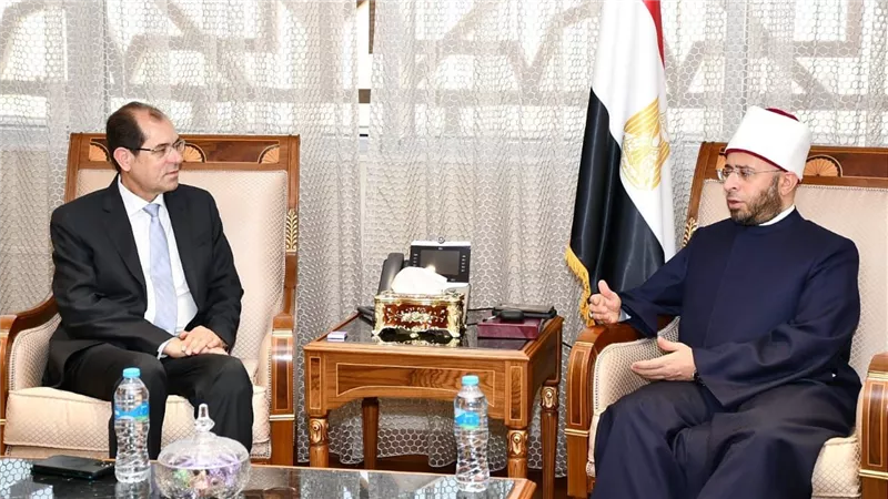 وزير الأوقاف يستقبل رئيس لجنة الشئون الدينية بمجلس الشيوخ 