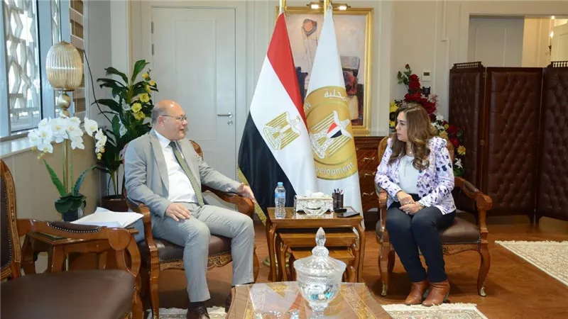 وزيرة التنمية المحلية تلتقي رئيس جامعة سوهاج 