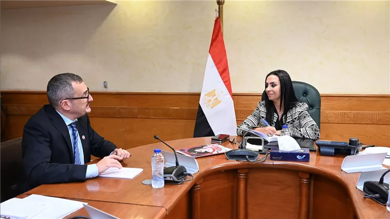 وزيرة التضامن تلتقي المدير القطري لهيئة إنقاذ الطفولة