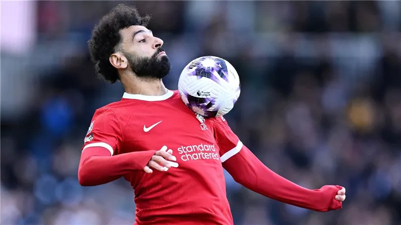 سلوت يتمسك ببقاء محمد صلاح فى ليفربول الموسم المقبل