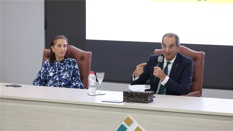 وزير الاتصالات يلتقى بأوائل الثانوية العامة على مستوى الجمهورية