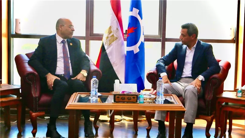 وزير العمل في السويس لتفقد عدد من المواقع الإنتاجية 