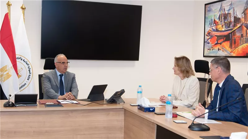 سويلم يبحث مع مسئولى السفارة الهولندية بالقاهرة سُبل تعزيز التعاون بين مصر وهولندا في مجال إدارة المياه