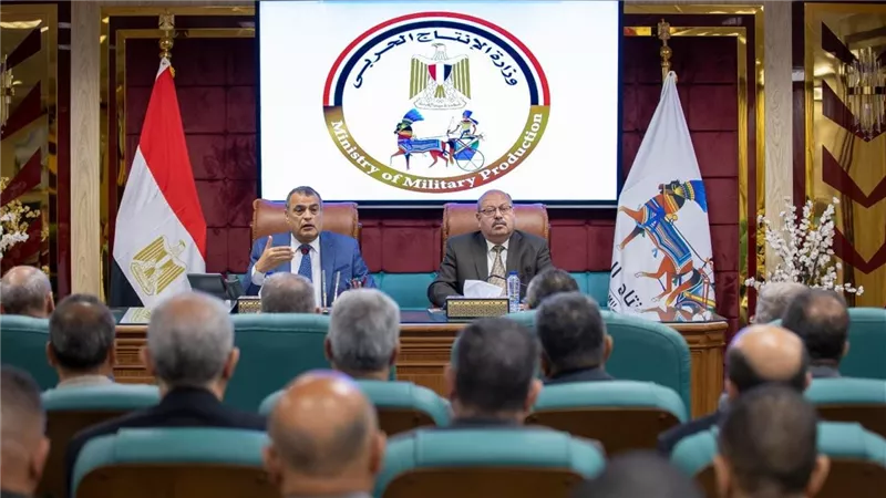 صلاح يشدد على ضرورة الاستفادة المثلى من الأصول والموارد المتاحة وإنهاء المشروعات المتعاقد عليها في التوقيتات المحددة
