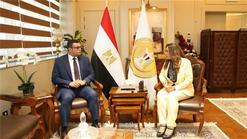 وزيرا الإسكان والتنمية المحلية والمدير الإقليمي لـ