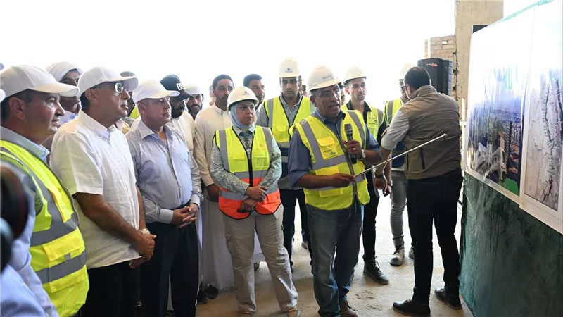 رئيس الوزراء يتفقد أعمال إنشاء وتنفيذ مشروع الخط الأول من شبكة القطار الكهربائي السريع