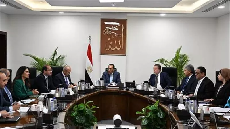 رئيس الوزراء يتابع الإجراءات التنفيذية لمبادرات دعم القطاعات الإنتاجية 