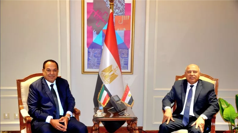 نائب رئيس مجلس الوزراء للتنمية الصناعية وزير الصناعة والنقل يبحث مع السفير الكويتي بالقاهرة تدعيم التعاون المشترك