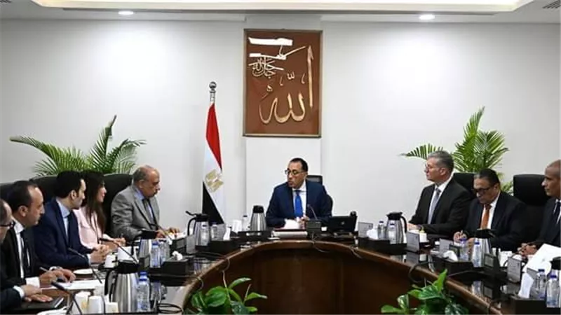 رئيس الوزراء يُتابع مشروعات شركة 