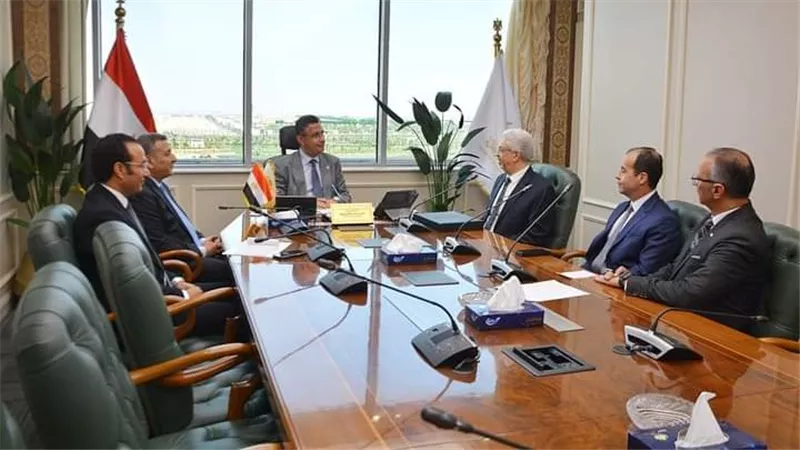 وزير التموين يجتمع برئيس الشعبة العامة للذهب والمجوهرات 
