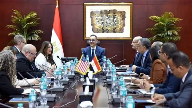 وزير الاستثمار يستقبل السفيرة الأمريكية بالقاهرة لبحث سبل تعزيز العلاقات التجارية والاستثمارية 