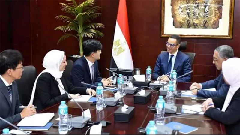 وزير الاستثمار والتجارة الخارجية يلتقى وفد شركة سامسونج للإلكترونيات ببني سويف
