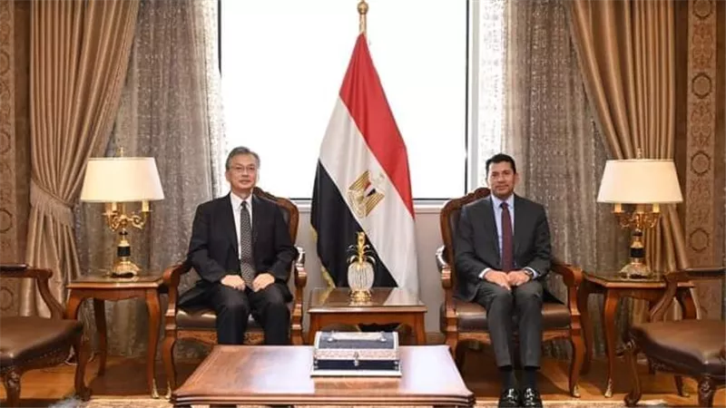 وزير الشباب والرياضة يبحث مع سفير اليابان سبل تعزيز أوجه التعاون المشترك