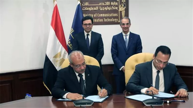 وزيرا الاتصالات والثقافة يشهدان توقيع بروتوكول لإتاحة المحتوى المرقمن لمجموعة من كتب الهيئة العامة لدار الكتب والوثائق القومية 