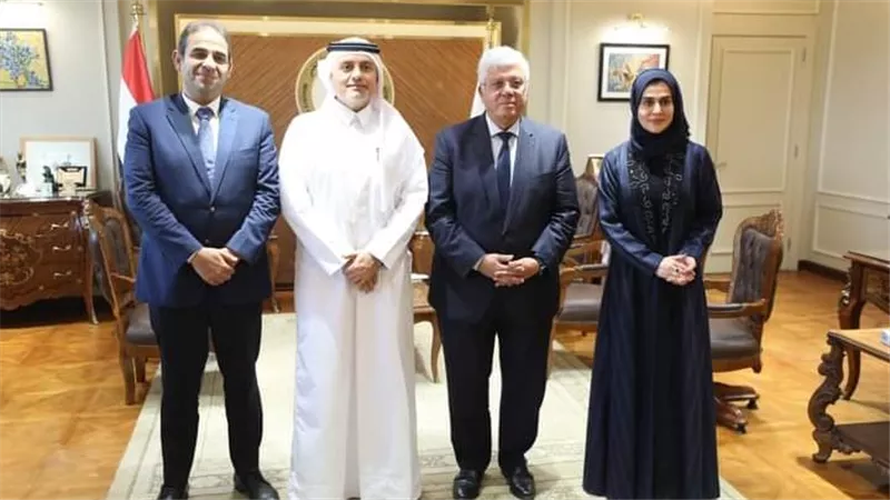 وزير التعليم العالي يبحث مع السفير القطري سبل التعاون المشترك بين البلدين
