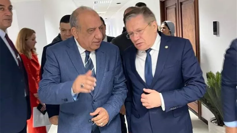 وزير الكهرباء يجتمع مع رئيس شركة