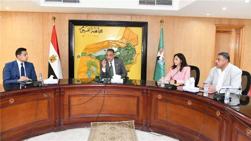 محافظ الفيوم يلتقي متدربي مشروع الدعم الفني لتخطيط وتصميم مواقع مشروعات الخدمات المحلية 