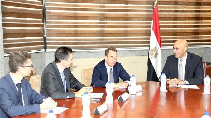 وزير التربية والتعليم يستقبل السفير الفرنسى بالقاهرة لبحث سبل تعزيز أوجه التعاون فى مجال التعليم 