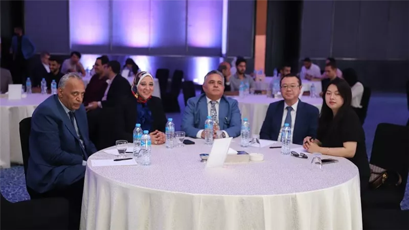 رئيس جامعة السويس يشهد إطلاق برنامج هواوي للمحترفين HCIP Club