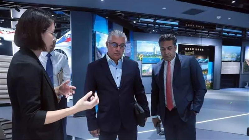 رئيس اقتصادية قناة السويس يلتقي ممثلي شركتي Great Wall Motors وCNBM group “Jushi” للاستثمار الصينية في بكين لبحث التعاون