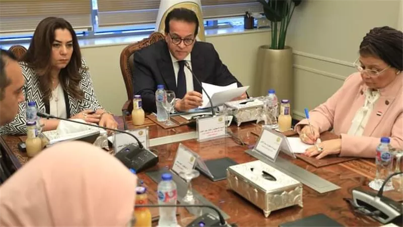 نائب رئيس مجلس الوزراء يعقد اجتماعًا مع وزيرة التنمية المحلية 