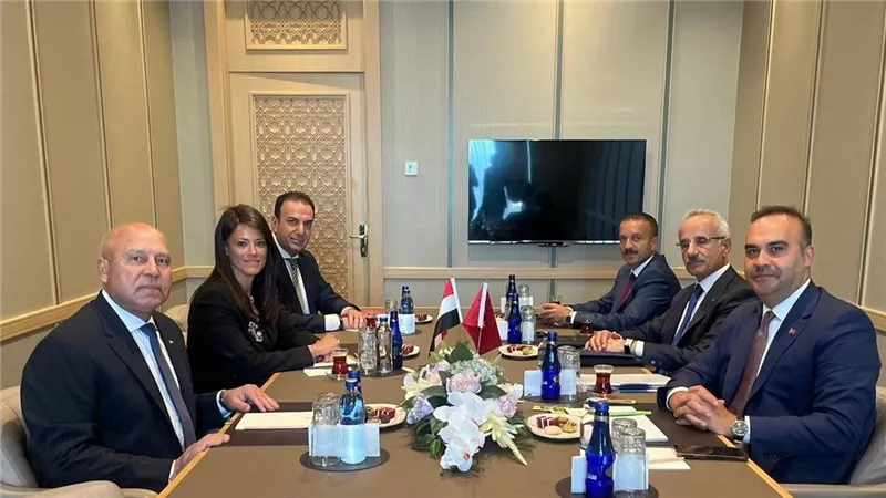 المشاط تلتقي وزيري النقل والبنية التحتية والمالية والخزانة بتركيا