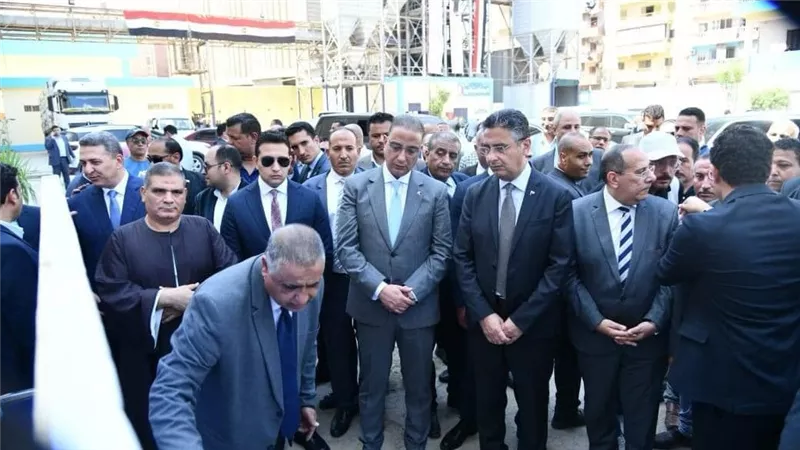 وزير التموين ومحافظ الفيوم يتفقدان الصومعة المعدنية والمخبز الآلي وخطوط الإنتاج بفرع مطاحن مصر الوسطى 