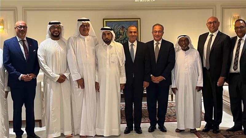 وزير الخارجية يعقد اجتماعاً مع عدد من المستثمرين الإماراتيين