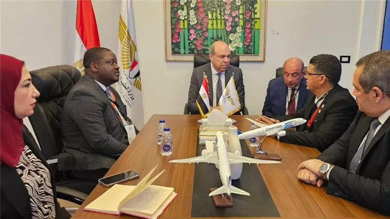 وزير الطيران يجتمع برئيس المجلس الدولي للمطارات ACI لإقليم إفريقيا وسكرتير عام المجلس