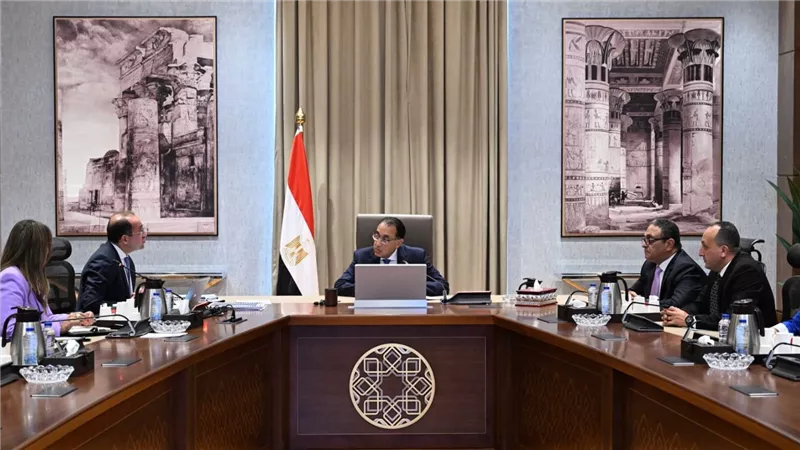 رئيس الوزراء يلتقي وزير المالية لمتابعة ملفات عمل الوزارة