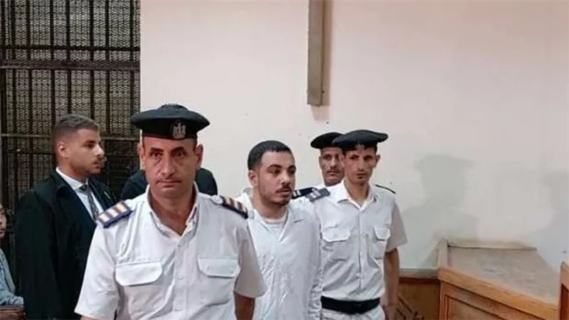 قاضى سفاح التجمع للأسر المصرية: حافظوا على بناتكم ولا تتركوهم للشيطان