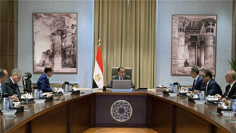 رئيس الوزراء يتابع جهود توفير احتياجات قطاع الكهرباء من المنتجات البترولية 