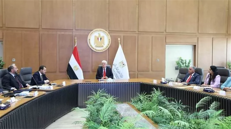 وزير التعليم العالي يرأس الاجتماع الأول للجنة العليا لمستشفيات ومراكز ووحدات الأورام الجامعية