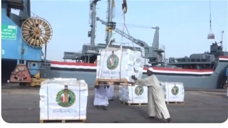 إعلام سودانى: مصر تساند الشعب السودانى بأضخم سفينة مساعدات