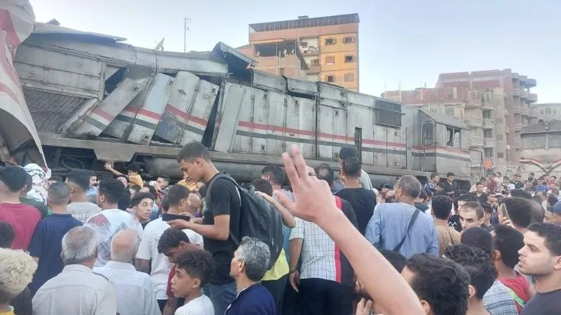 رئيس الوزراء يتلقى تقريرا من وزارة النقل حول أسباب حادث قطارى الزقازيق