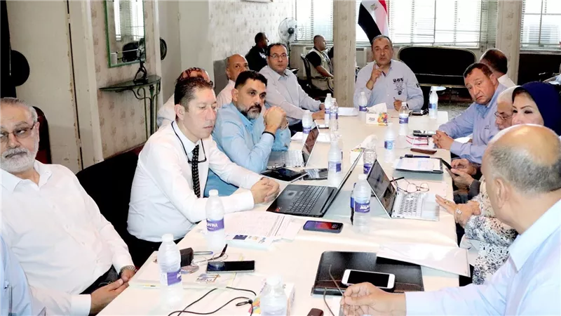 وزير قطاع الأعمال يستعرض مستجدات المشروع القومي لتطوير صناعة الغزل والنسيج