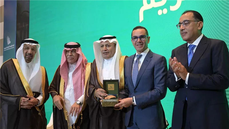 في ختام اللقاء الموسع مع كبار المستثمرين السعوديين.. تكريم عدد من الوزراء والشخصيات البارزة من مصر والسعودية 