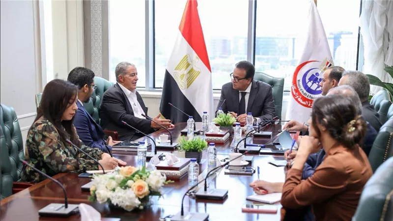 وزير الصحة والسكان يلتقي ممثلي شركتين لبحث تعزيز استخدام التكنولوجيا بالقطاع الصحي 