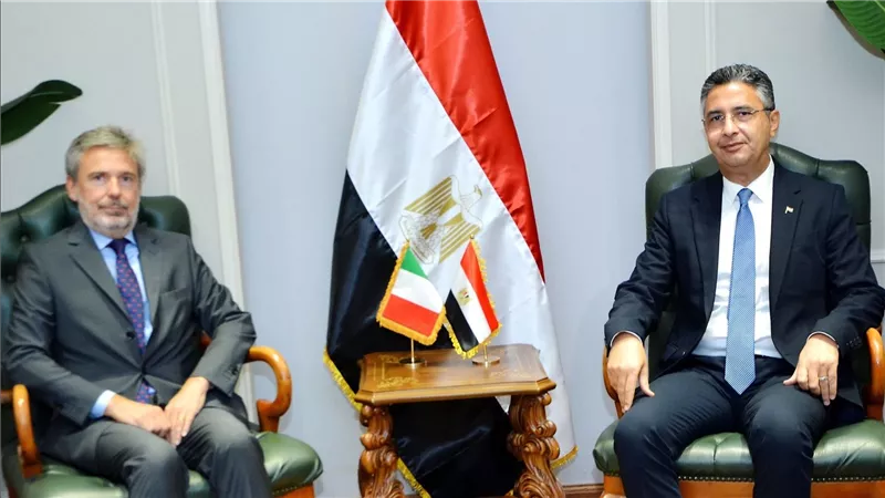 وزير التموين والتجارة الداخلية يستقبل سفير إيطاليا لبحث مجالات وسُبل التعاون المشتركة.